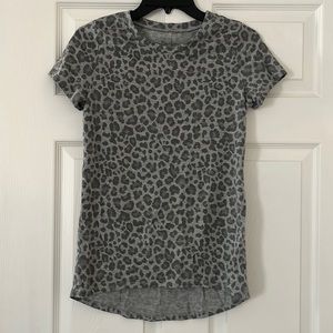 Gray leopard T-shirt